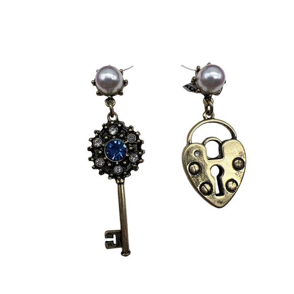 Betsey Johnson Heart Lock & Key Mismatch Drop Earrings - Picture 1 of 1